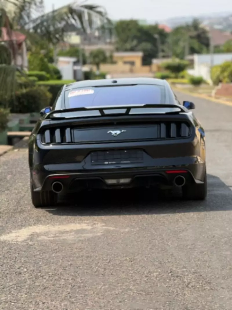 Ford Mustang   - 2017