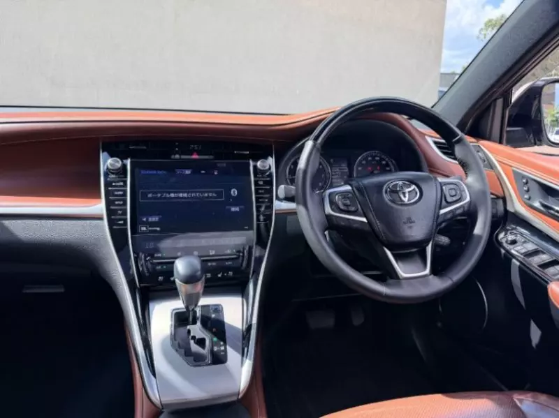 Toyota Harrier   - 2019