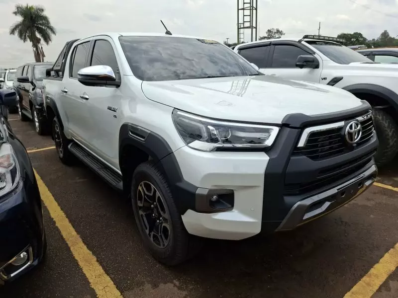 Toyota Hilux Revo    - 2025