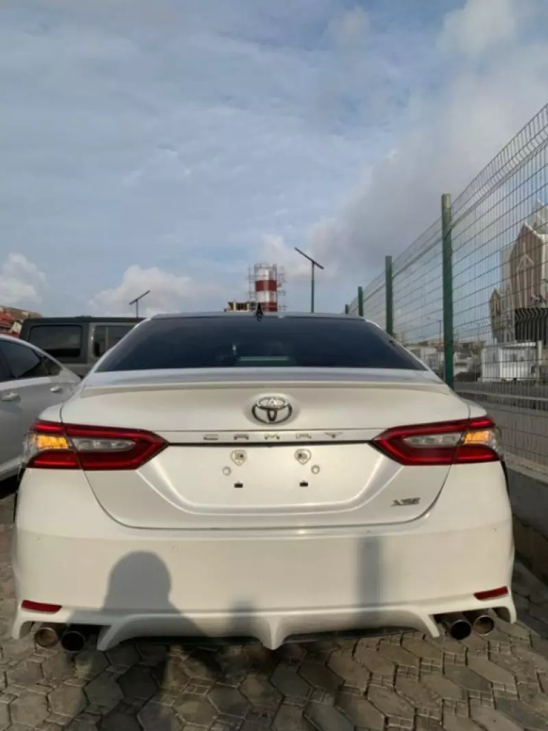 Toyota Camry   - 2018
