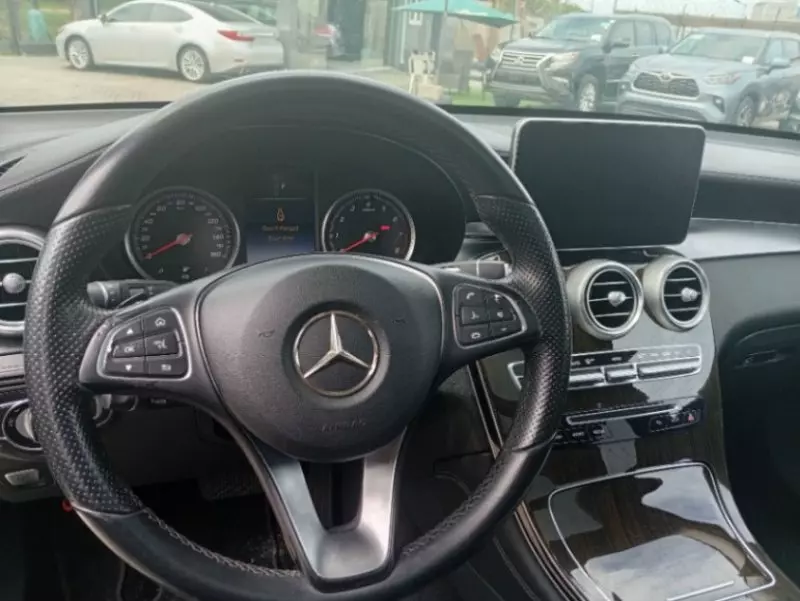 Mercedes-Benz GLC 300   - 2016