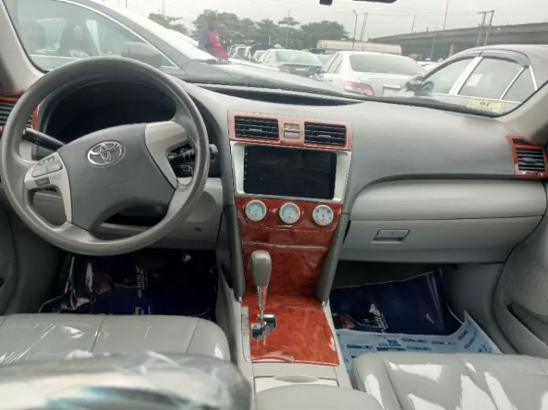 Toyota camry   - 2010