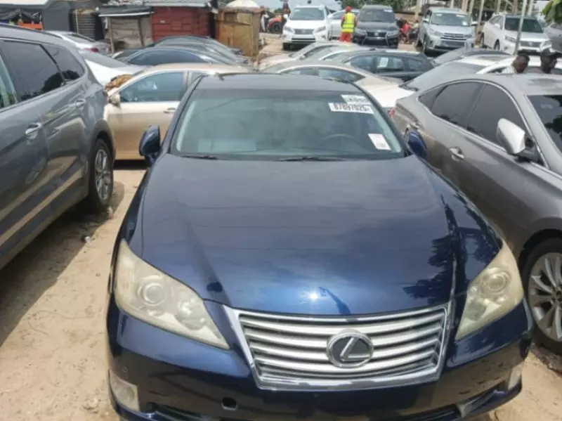 Lexus ES 350   - 2011