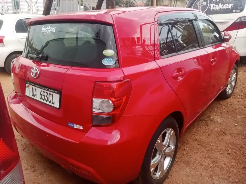 Toyota Ist    - 2010