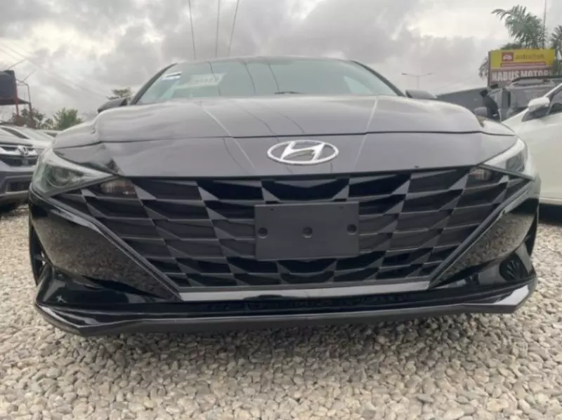 Hyundai Elantra - 2023