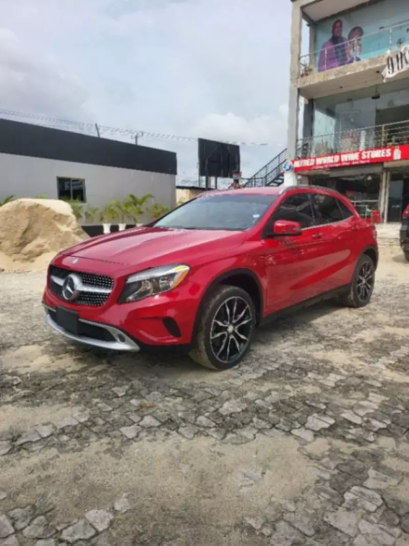 Mercedes-Benz GLA-Class   - 2015
