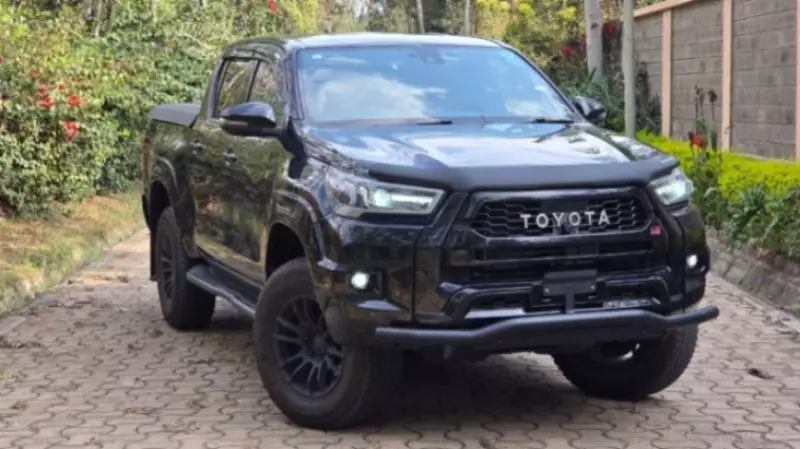 Toyota Hilux    - 2022