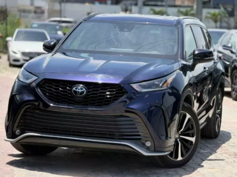 Toyota Highlander   - 2021