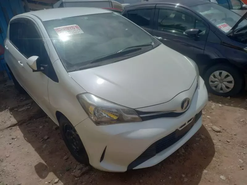 Toyota Vitz   - 2015