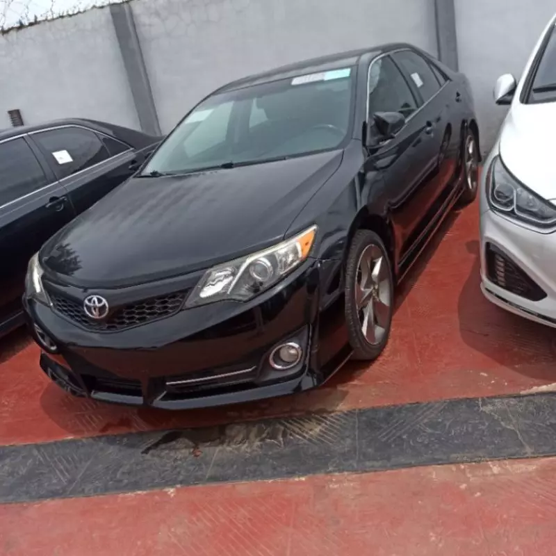 TOYOTA Camry   - 2012