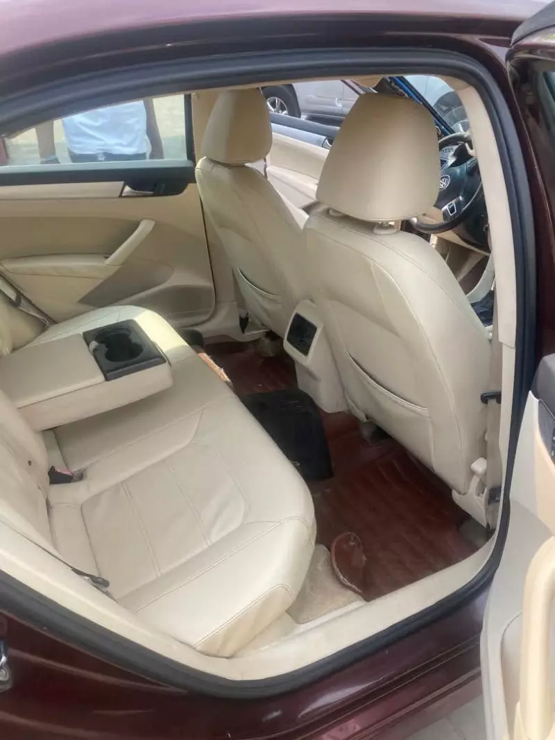 Volkswagen Passat   - 2013