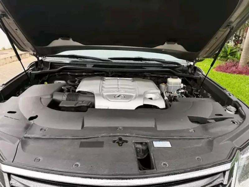 Lexus LX 570   - 2017