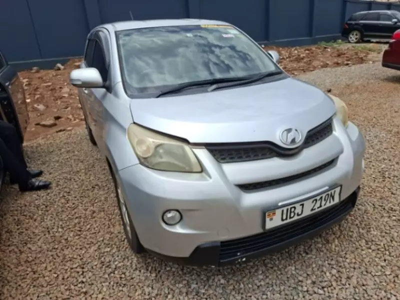 TOYOTA Ist    - 2007