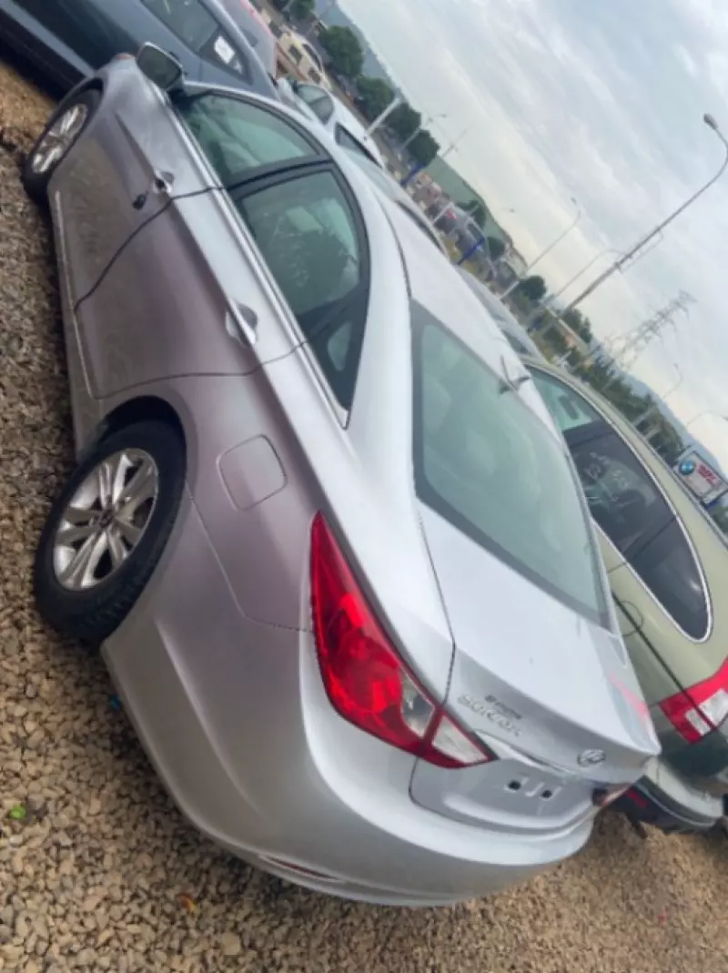 Hyundai Sonata   - 2013