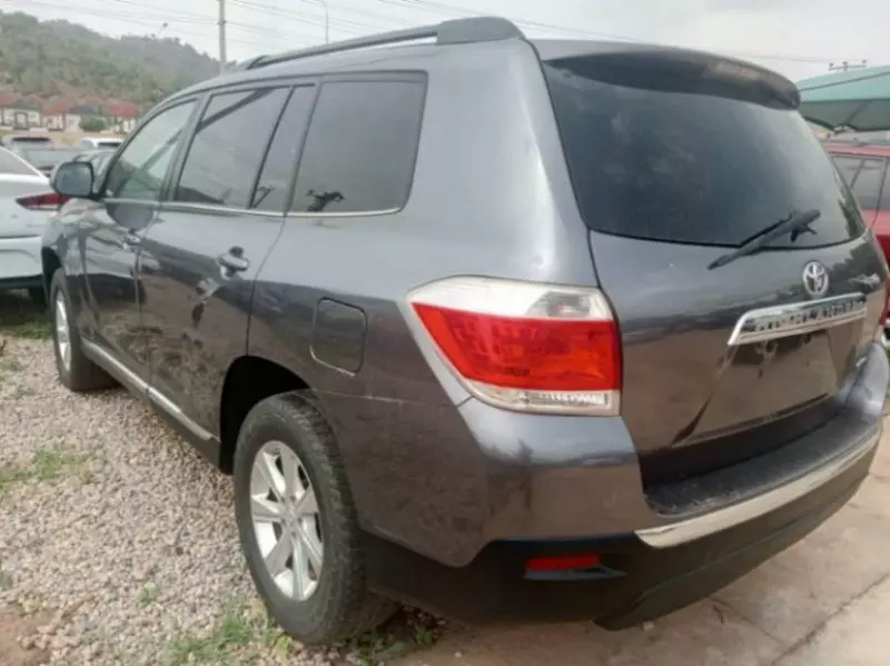 Toyota Highlander   - 2013