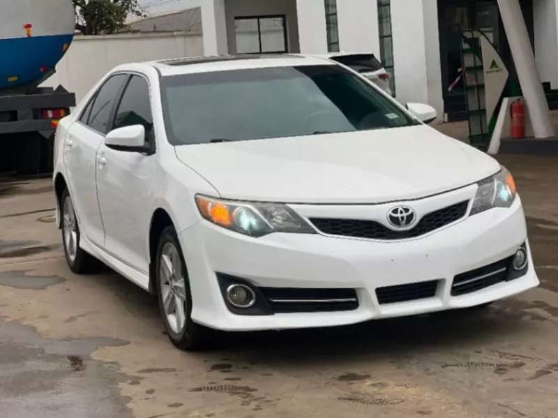 TOYOTA Camry   - 2012