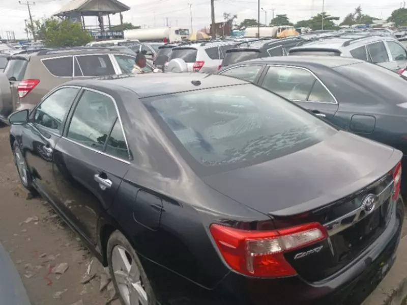 Toyota camry   - 2012