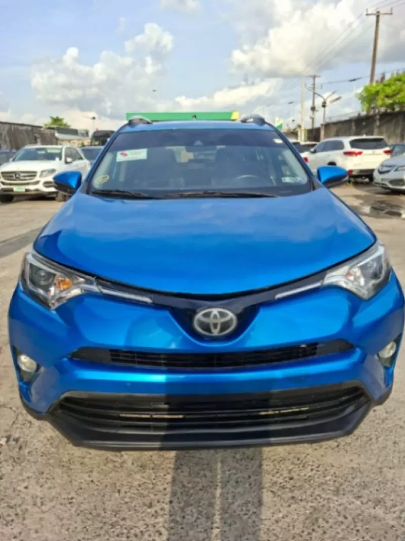 Toyota RAV4 - 2016