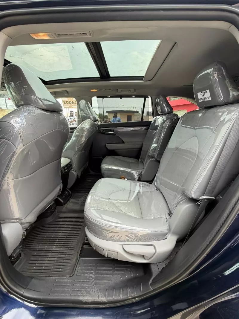 Toyota Highlander   - 2021