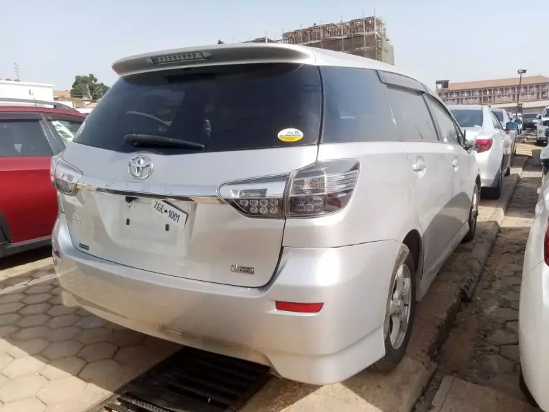 Toyota Wish   - 2013