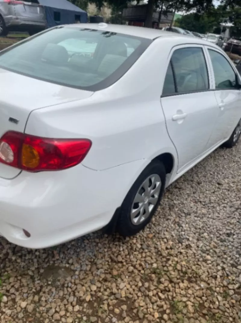TOYOTA Corolla - 2010
