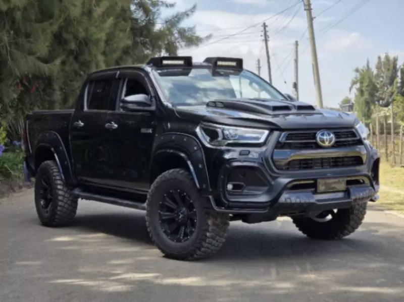 Toyota Hilux   - 2021