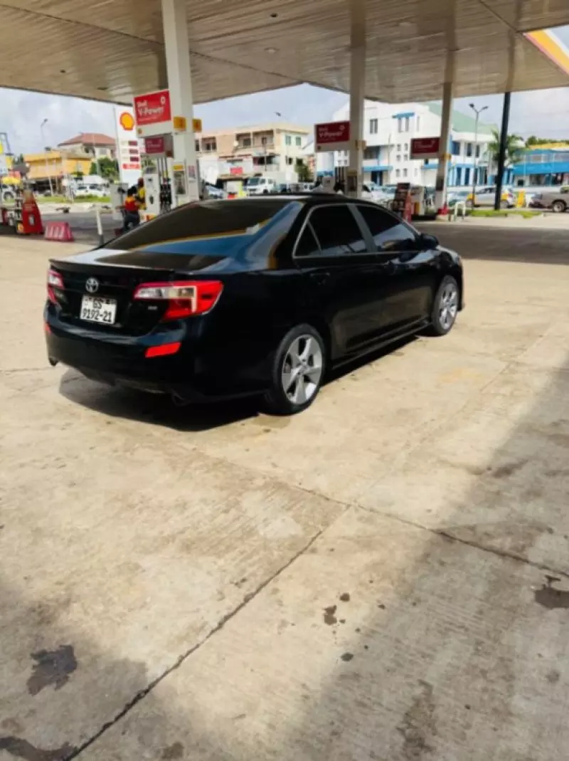 Toyota Camry   - 2014