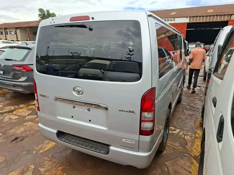 Toyota Hiace   - 2013