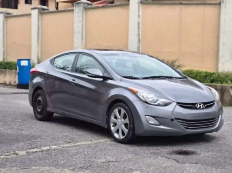 Hyundai Elantra - 2013