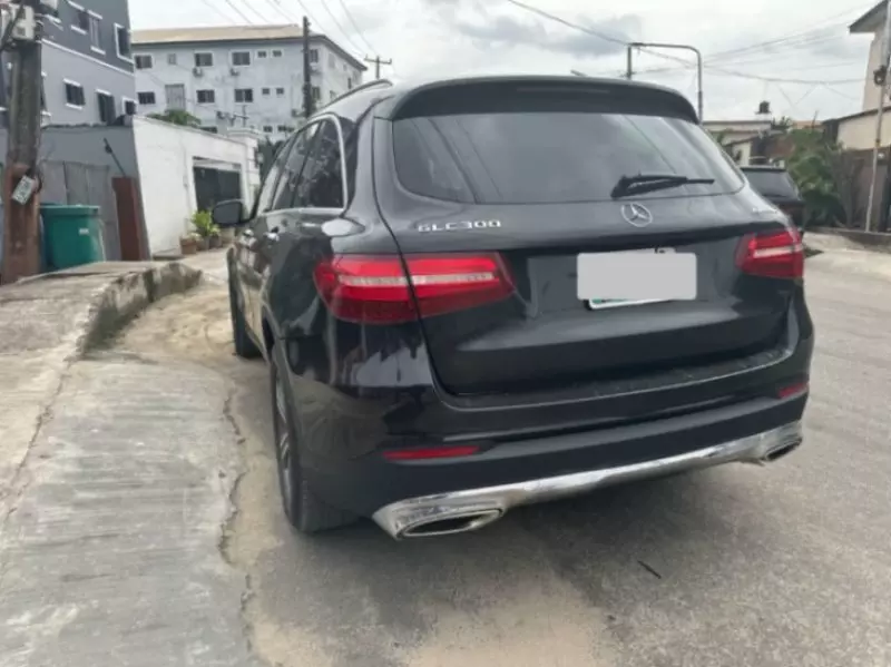 Mercedes-Benz GLC 300   - 2017