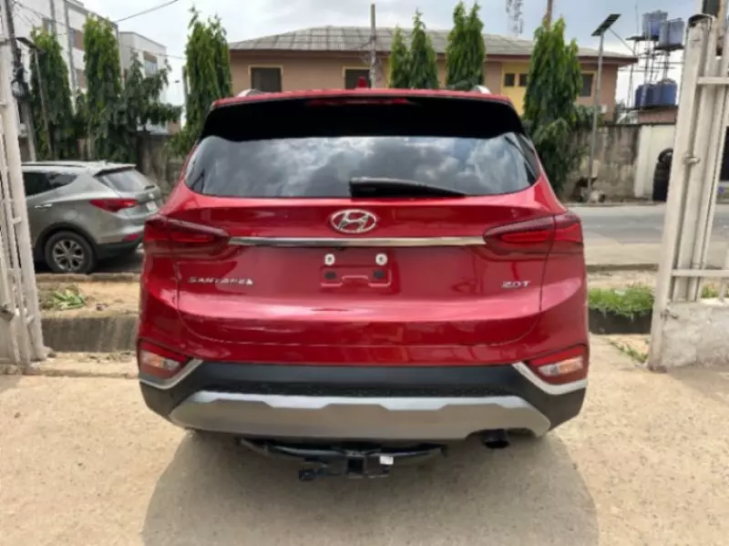 Hyundai Santa Fe   - 2019