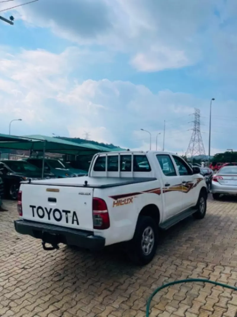 TOYOTA Hilux - 2010