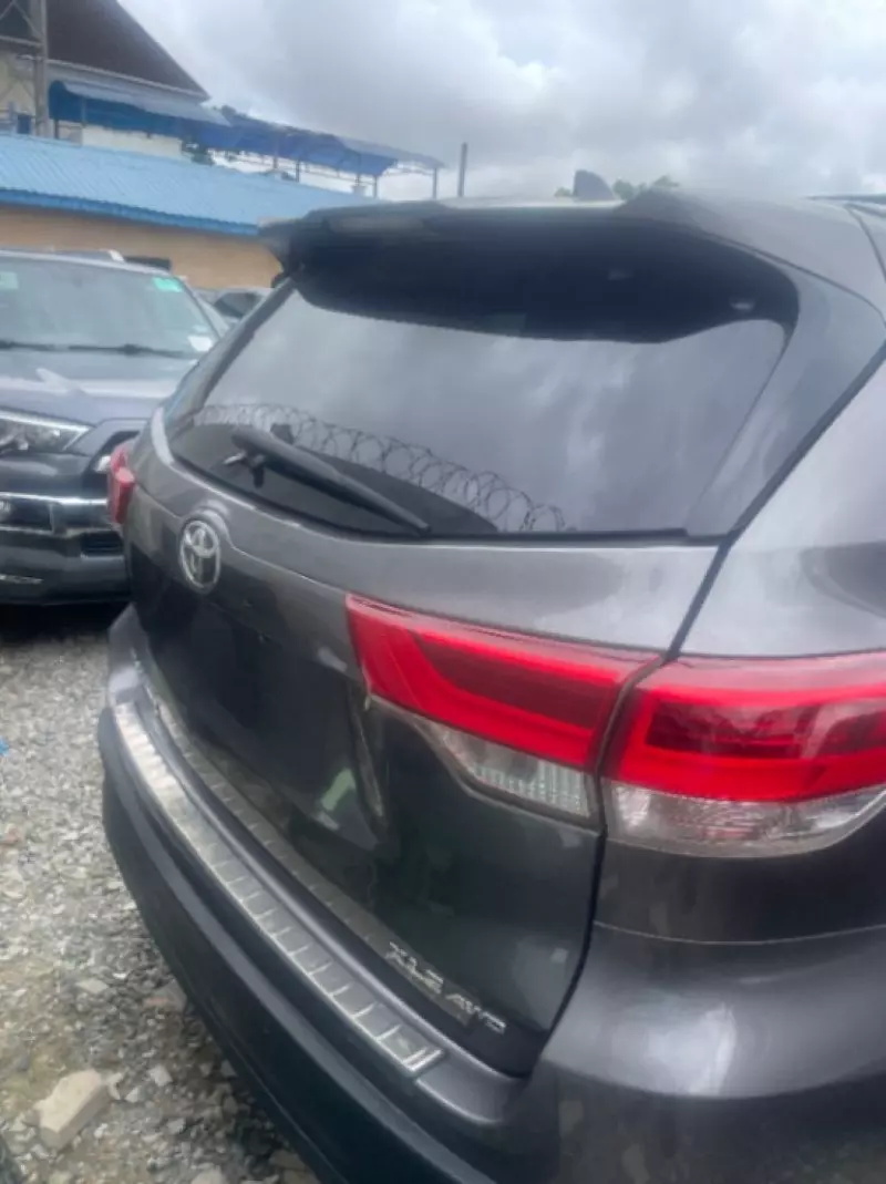 Toyota Highlander   - 2015