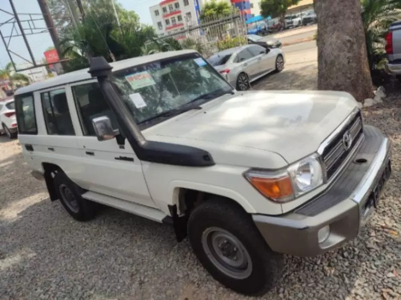 Toyota Land Cruiser   - 2017