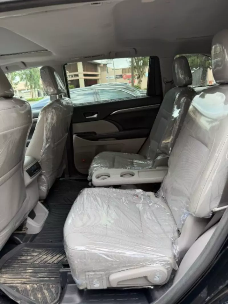 Toyota Highlander   - 2017