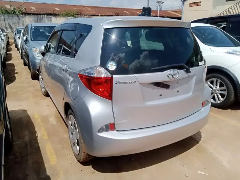 Toyota Ractis   - 2013