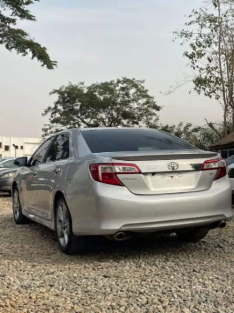 Toyota Camry   - 2012
