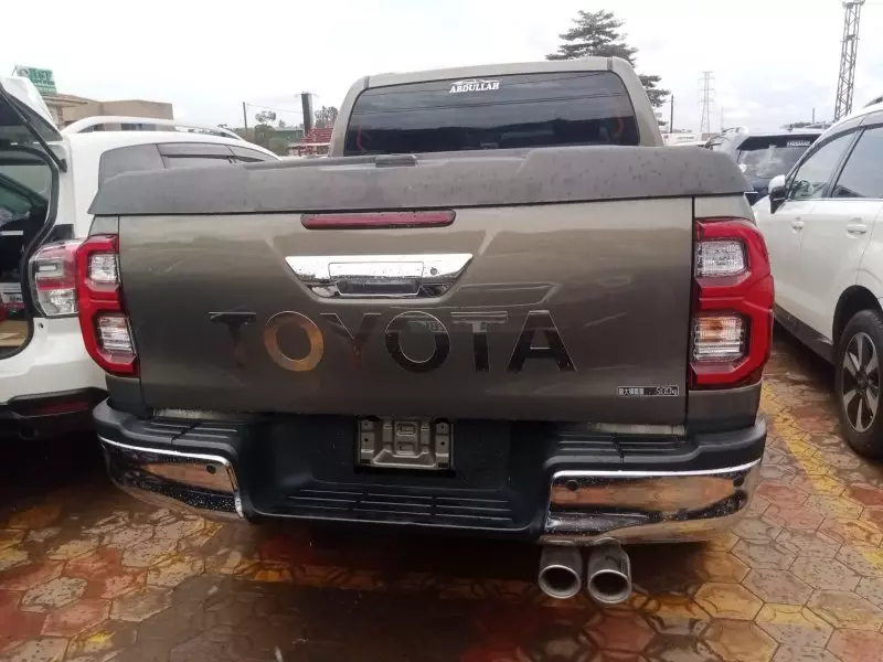 Toyota Hilux   - 2019