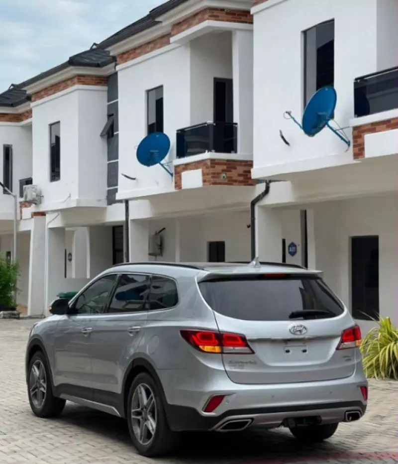 Hyundai Santa Fe   - 2018