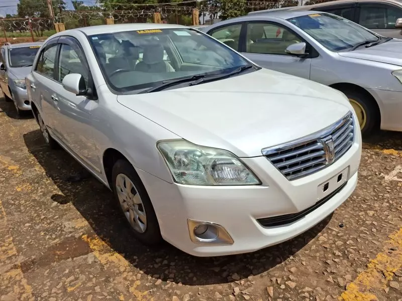 Toyota Premio    - 2011