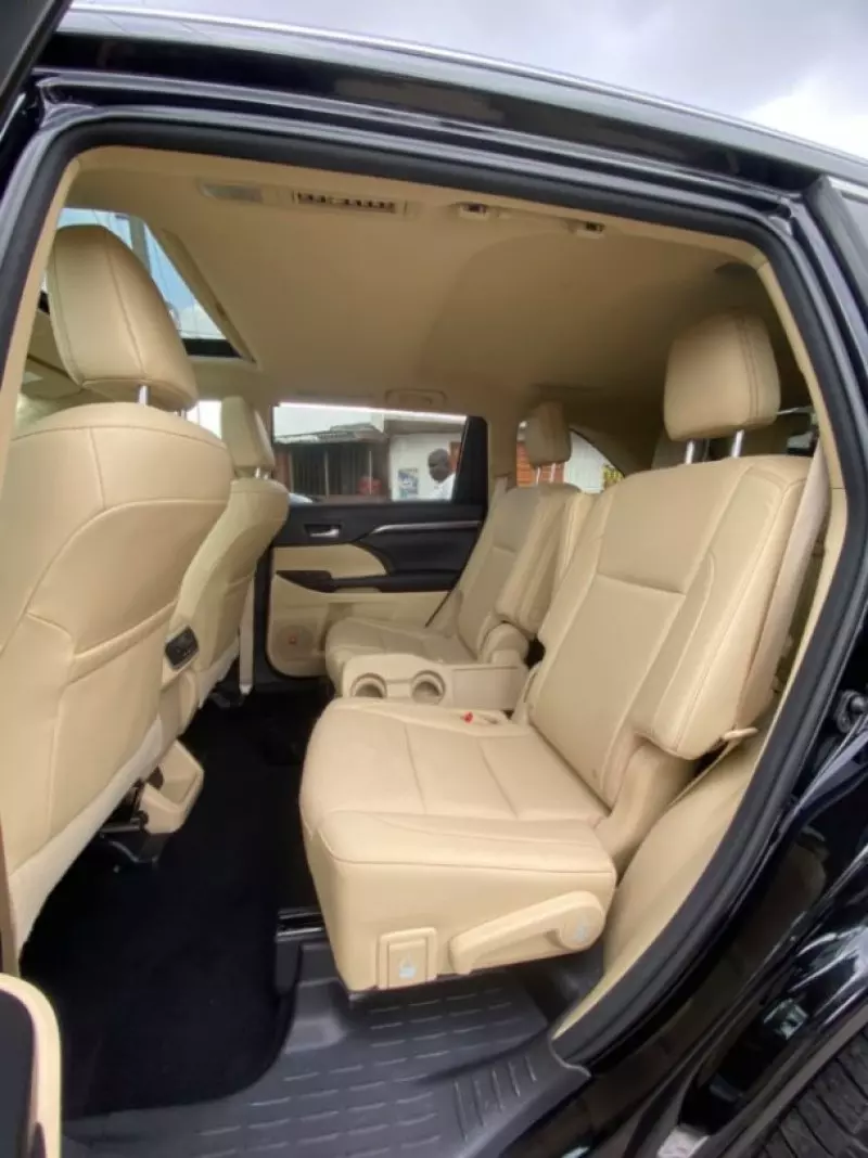 TOYOTA Highlander   - 2016