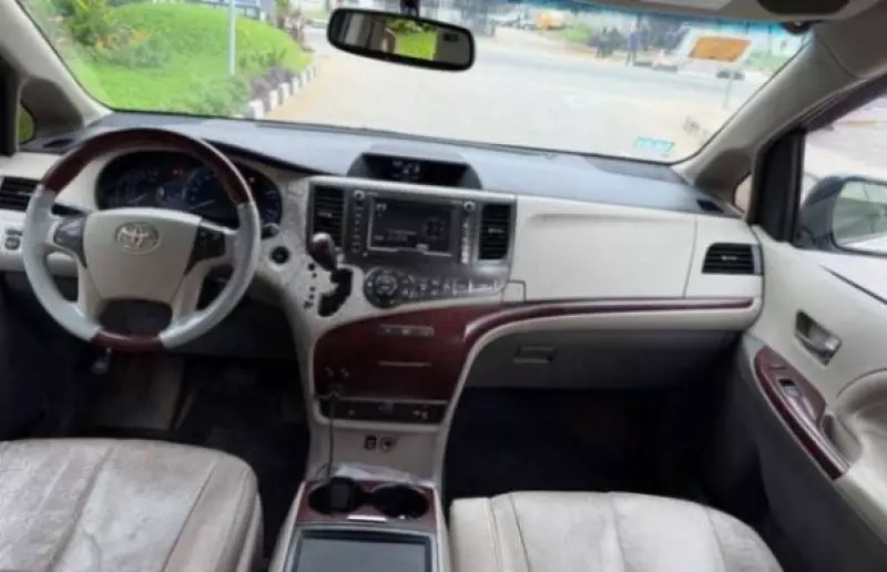 TOYOTA Sienna - 2013