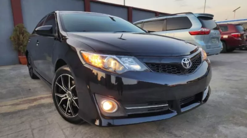 Toyota Camry   - 2012