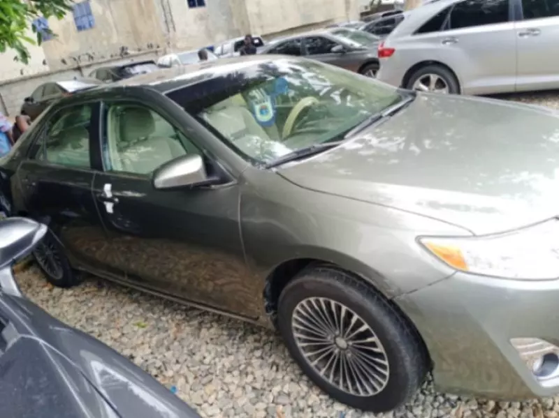 TOYOTA Camry - 2012