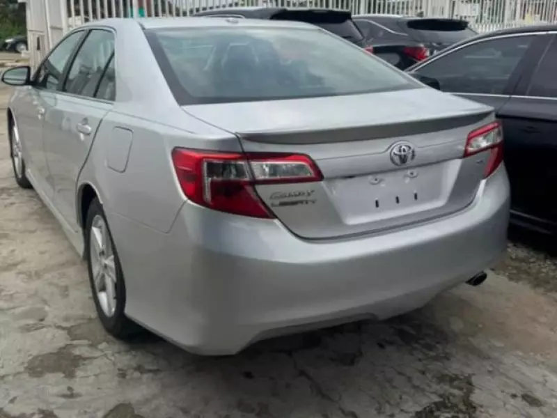 Toyota Camry   - 2012