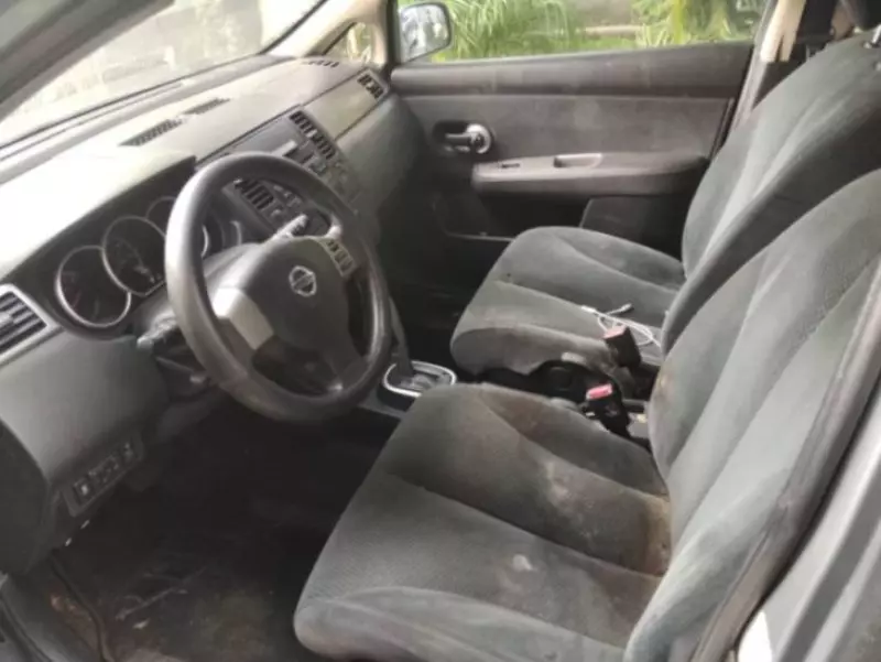 Nissan Versa - 2012