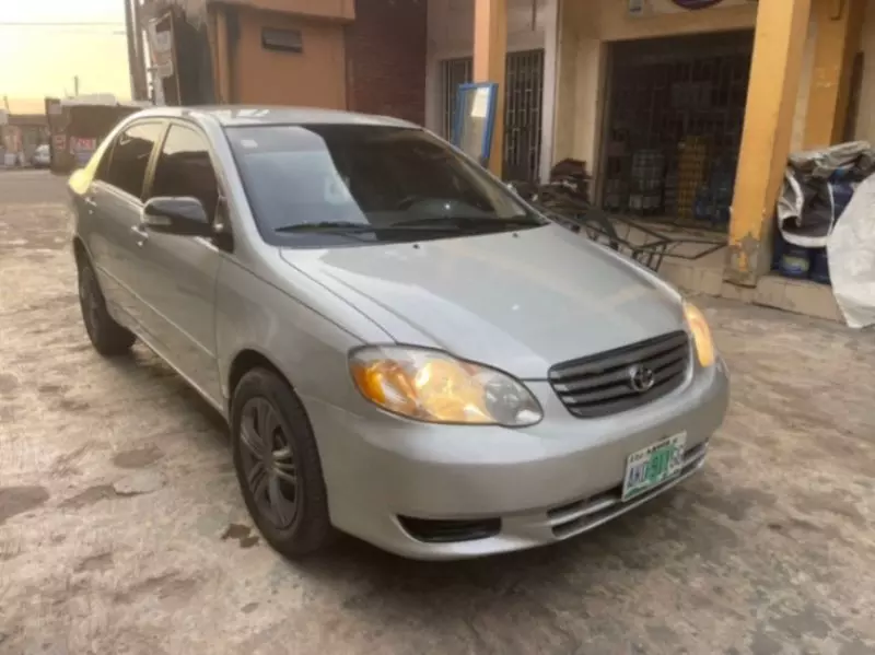Toyota Corolla   - 2004