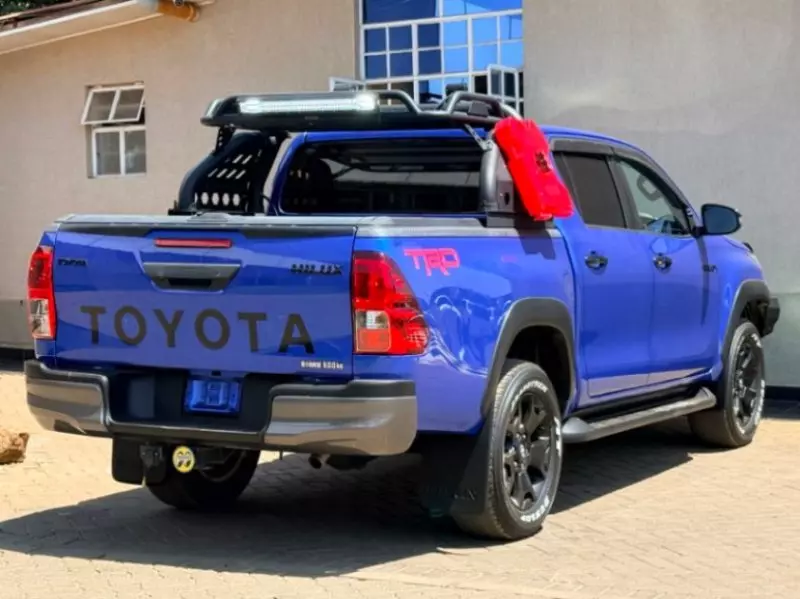 TOYOTA Hilux - 2019