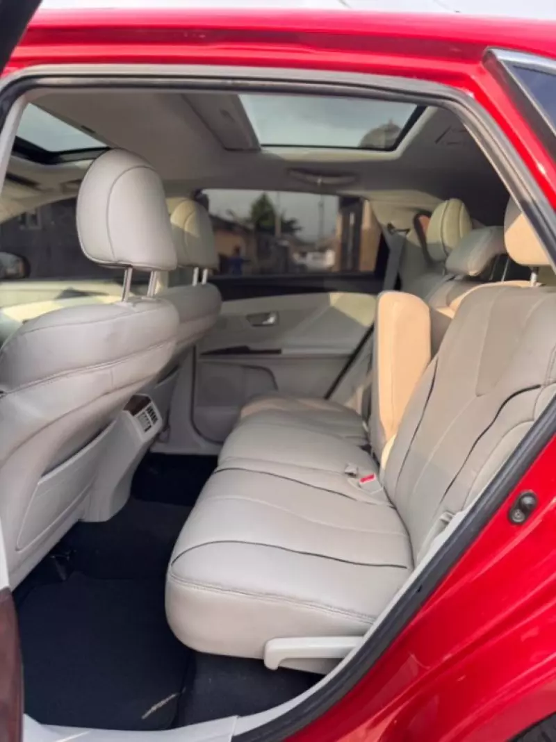 Toyota Venza   - 2012