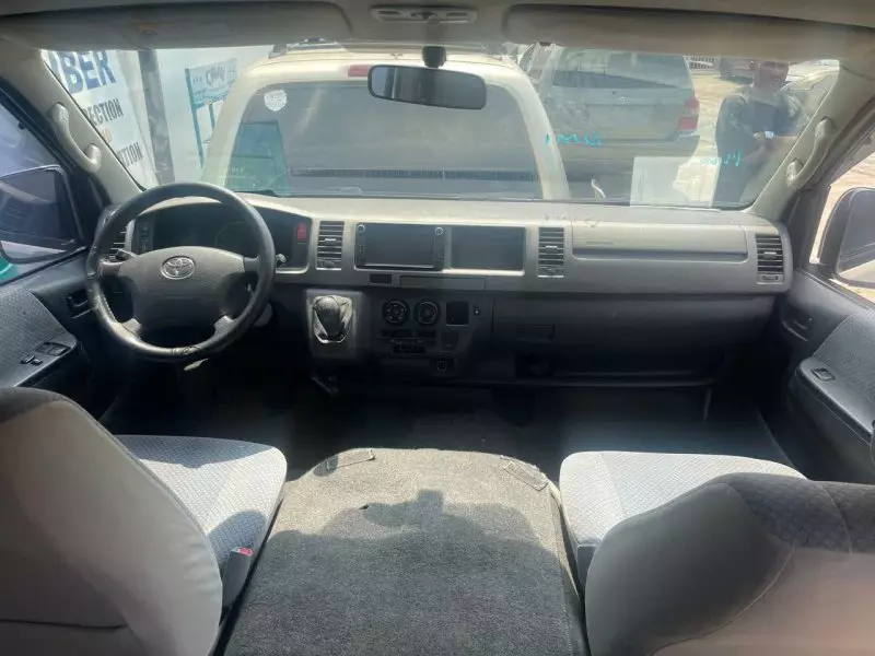 Toyota Hiace   - 2015